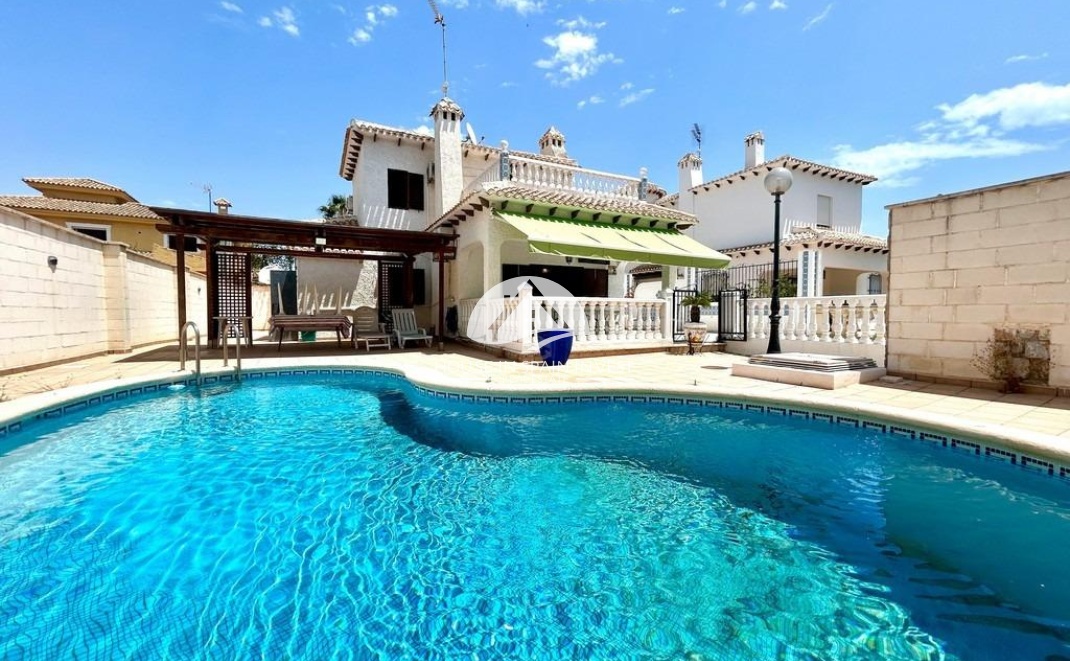 Herverkoop - Villa - Orihuela Costa - La Zenia