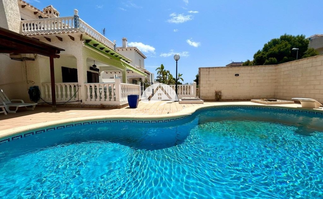 Herverkoop - Villa - Orihuela Costa - La Zenia