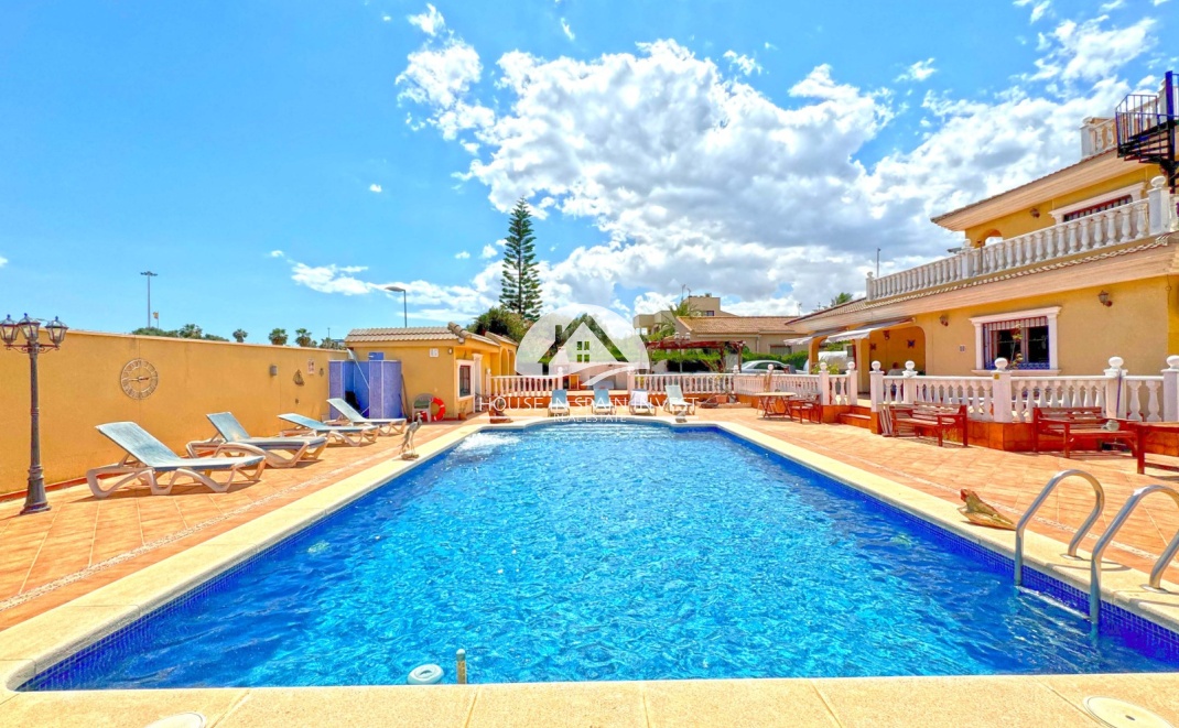 Herverkoop - Villa - Torrevieja - Los Balcones  