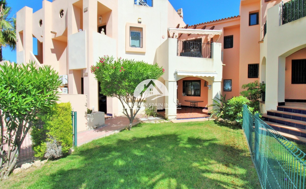 Resale - Apartment  - Torrevieja - Punta Prima  