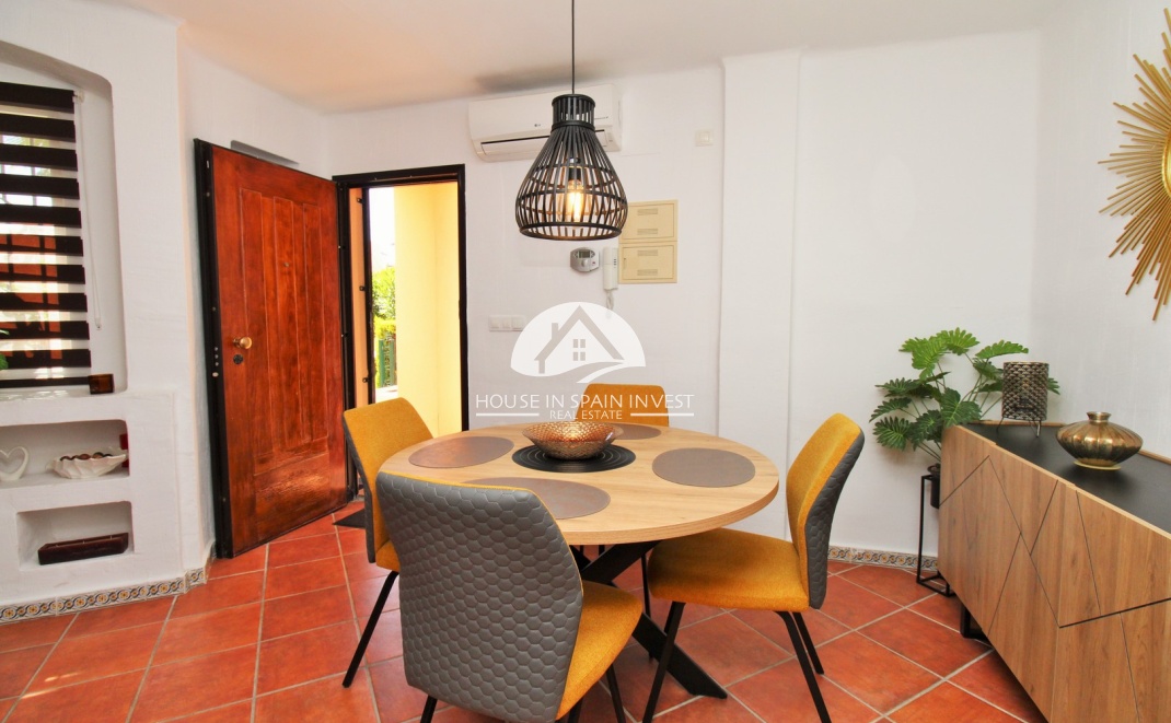 Resale - Apartment  - Torrevieja - Punta Prima  