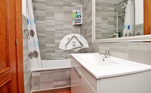 Resale - Apartment  - Torrevieja - Punta Prima  