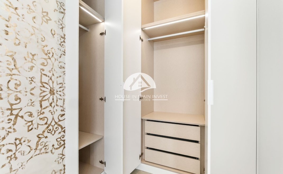 Resale - Apartment  - Torrevieja - Playa del Cura