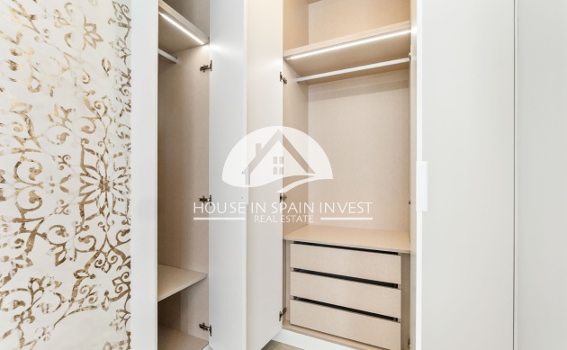 Resale - Apartment  - Torrevieja - Playa del Cura