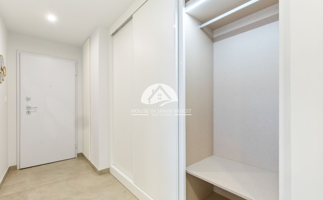 Resale - Apartment  - Torrevieja - Playa del Cura
