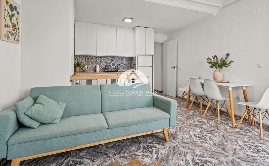 Resale - Apartment  - Torrevieja - Playa del Cura