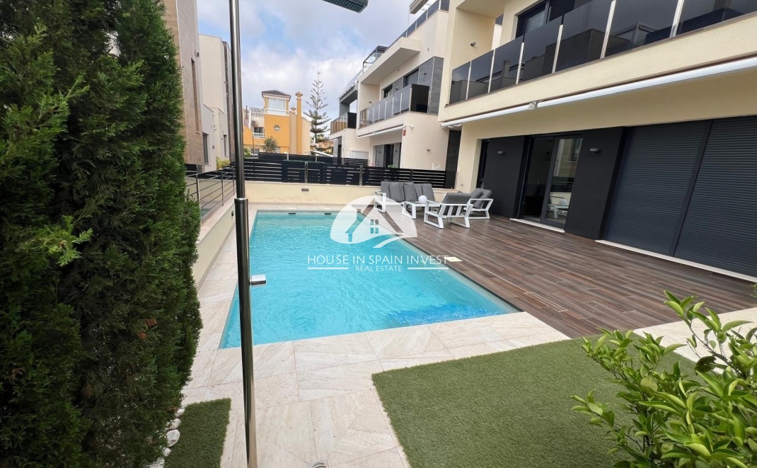 Herverkoop - Villa - Orihuela Costa - Lomas De Cabo Roig