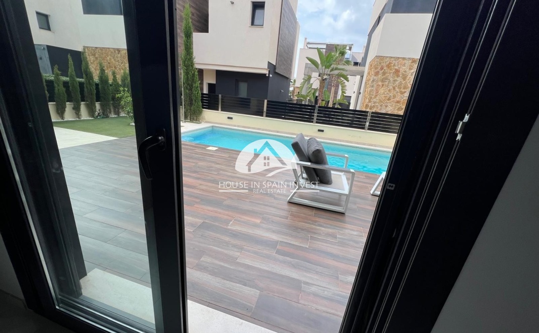 Herverkoop - Villa - Orihuela Costa - Lomas De Cabo Roig