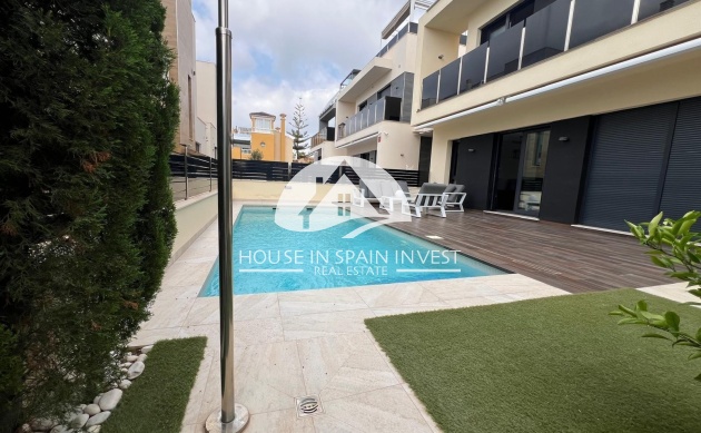 Herverkoop - Villa - Orihuela Costa - Lomas De Cabo Roig