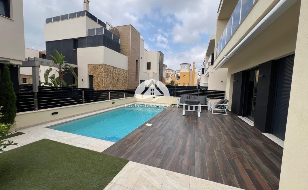 Herverkoop - Villa - Orihuela Costa - Lomas De Cabo Roig