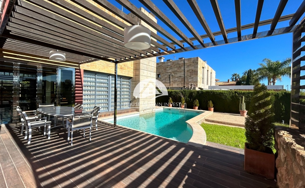 Resale - Villa - Orihuela Costa - Dehesa de campoamor