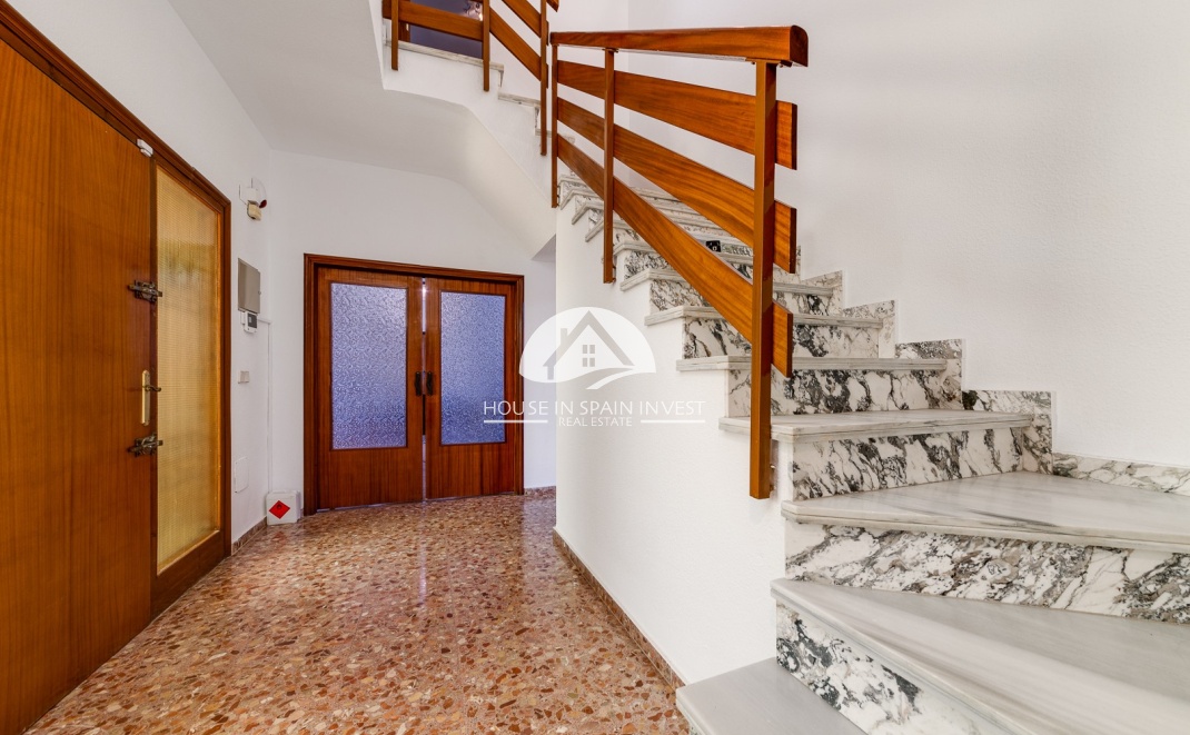 Resale - Villa - Torrevieja - La Mata