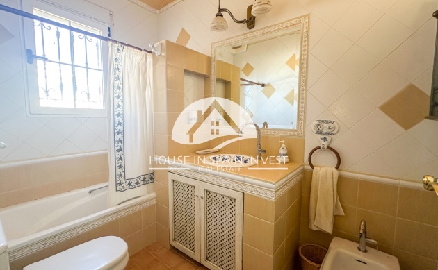 Herverkoop - Villa - Torrevieja - La Mata