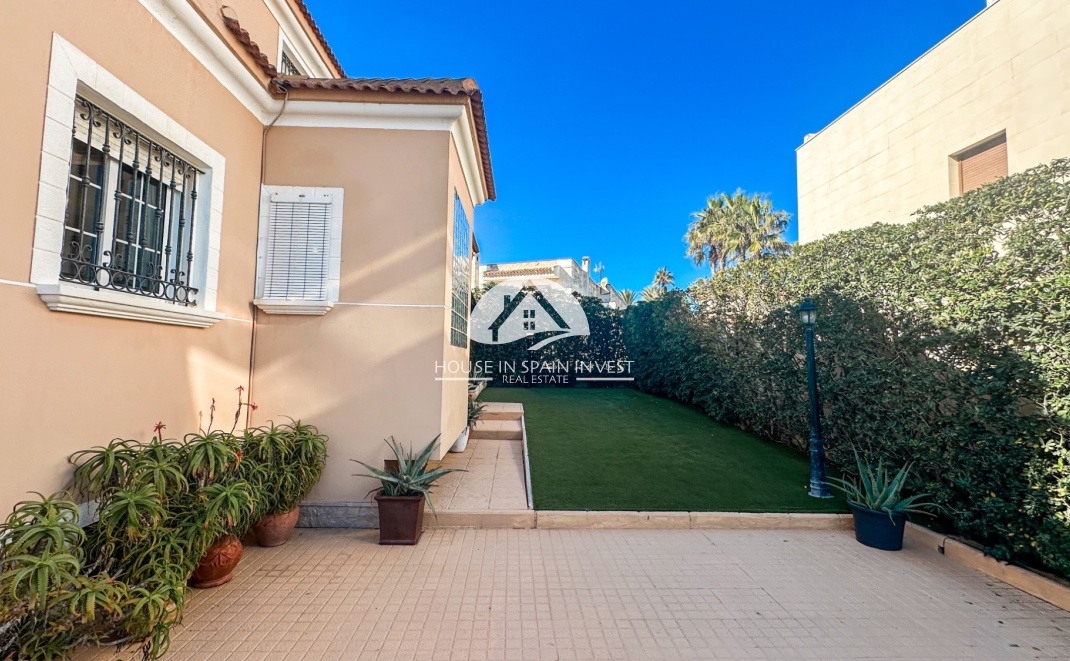 Herverkoop - Villa - Torrevieja - La Mata