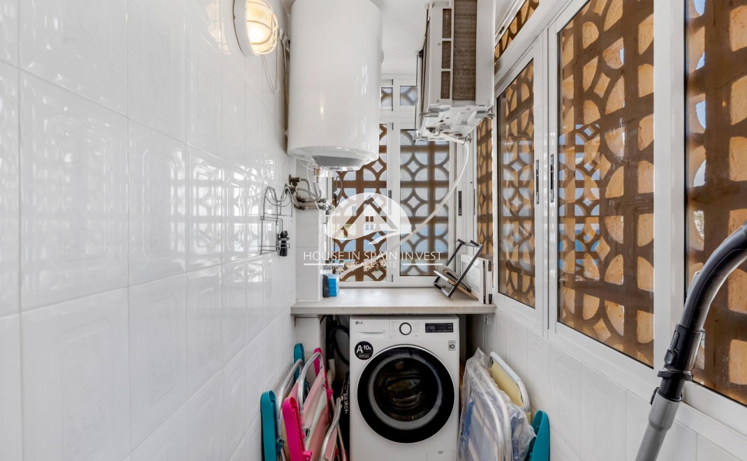 Resale - Apartment  - Torrevieja - Playa del Cura