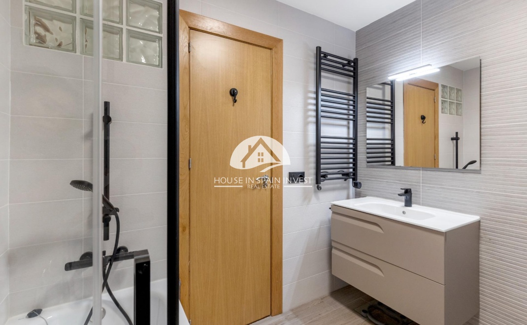 Resale - Apartment  - Torrevieja - Playa del Cura