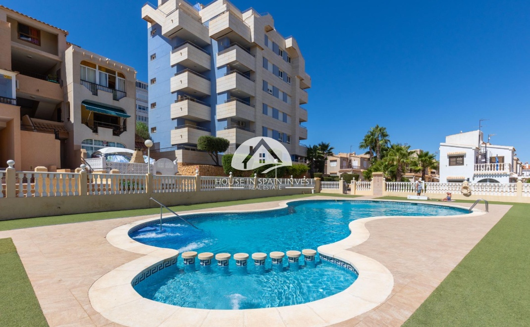 Herverkoop - Villa - Torrevieja - La Mata