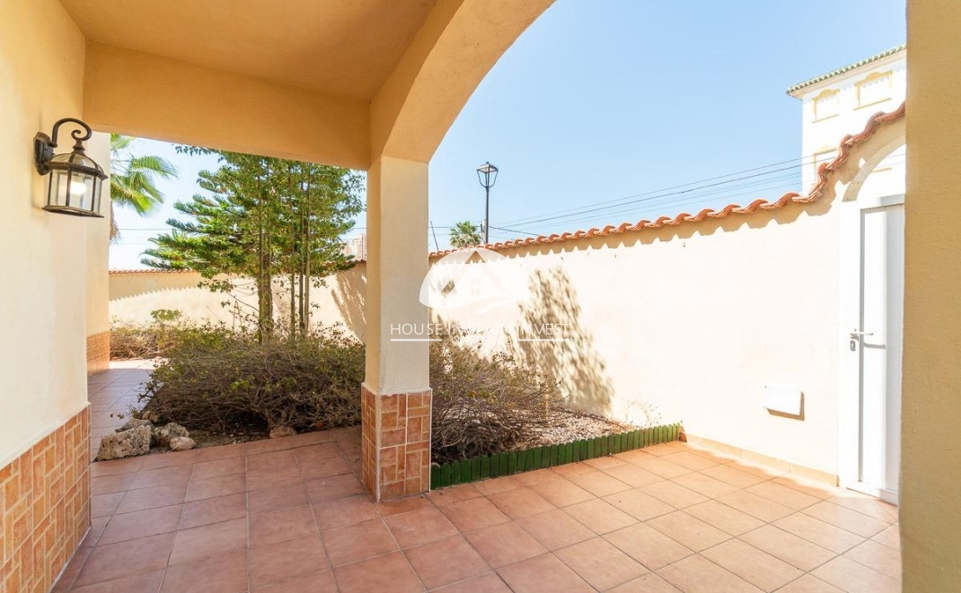 Resale - Villa - Torrevieja - La Mata