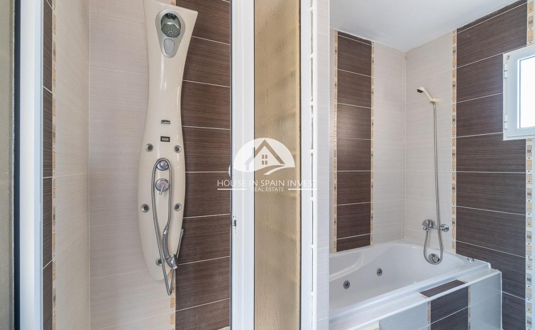 Resale - Villa - Torrevieja - La Mata