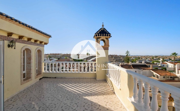 Resale - Villa - Orihuela Costa - La Florida