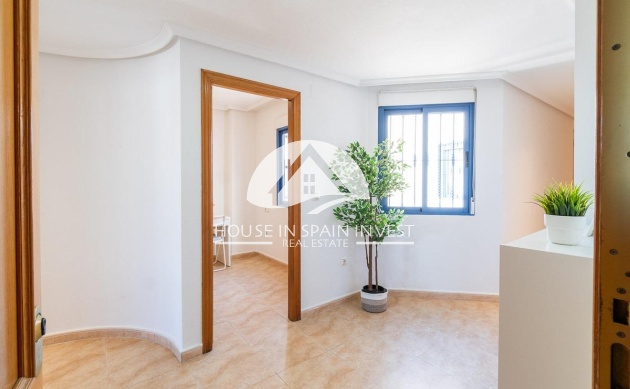 Resale - Apartment  - Torrevieja - Centro