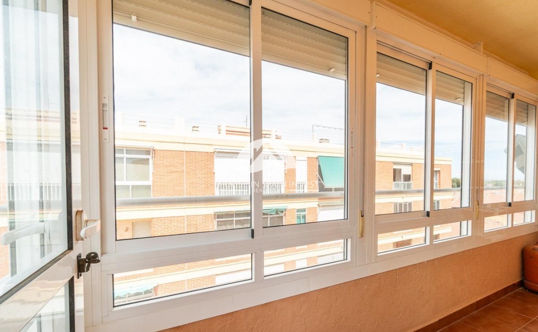 Resale - Apartment  - Torrevieja - Playa de los Naufragos