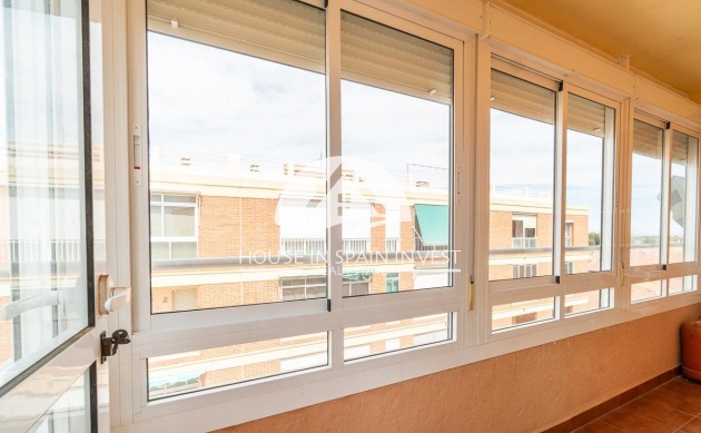 Resale - Apartment  - Torrevieja - Playa de los Naufragos