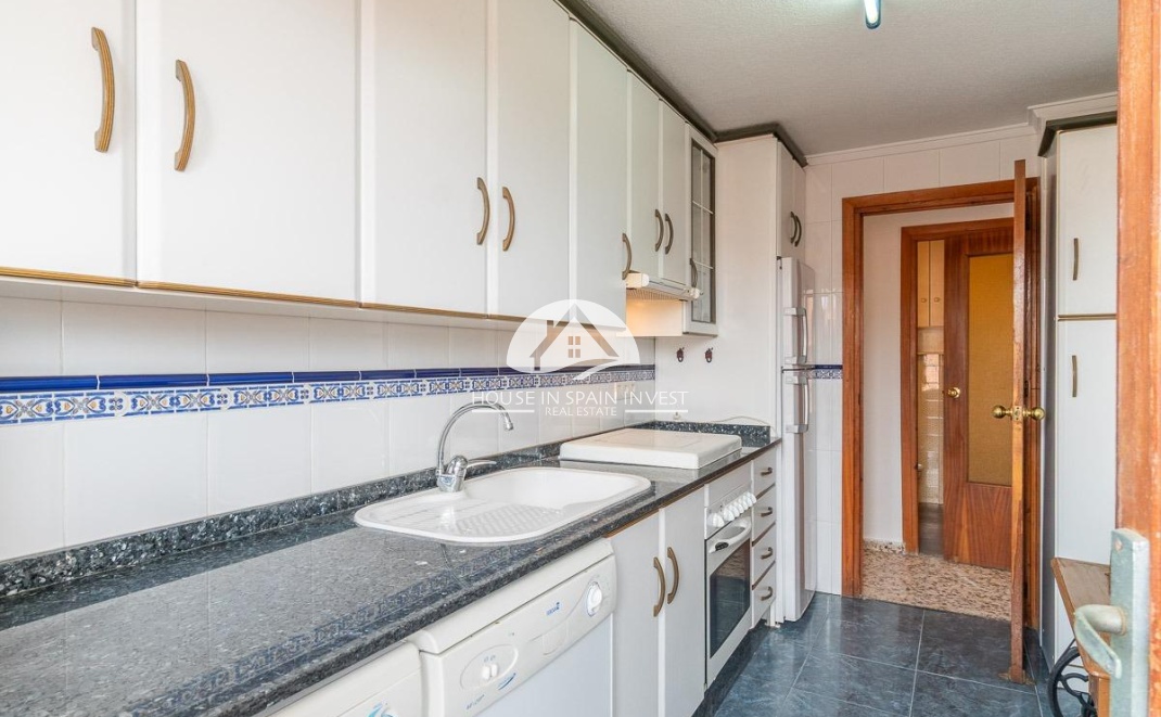 Resale - Apartment  - Torrevieja - Playa de los Naufragos