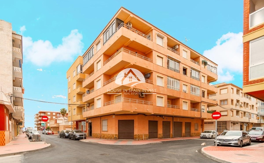 Resale - Apartment  - Torrevieja - Playa de los Naufragos
