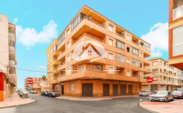 Resale - Apartment  - Torrevieja - Playa de los Naufragos