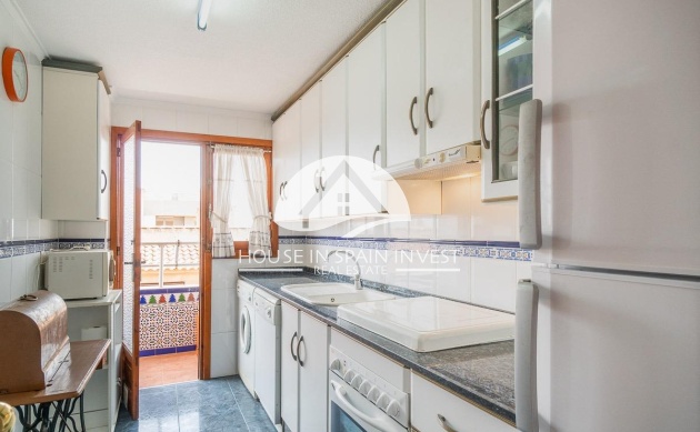 Resale - Apartment  - Torrevieja - Playa de los Naufragos