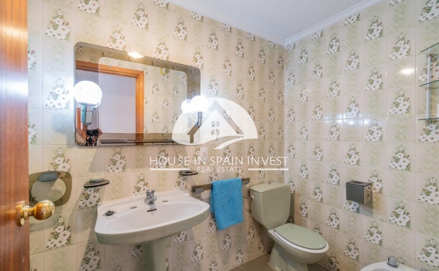Resale - Apartment  - Torrevieja - Playa de los Naufragos