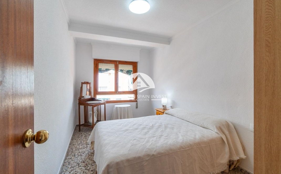 Resale - Apartment  - Torrevieja - Playa de los Naufragos