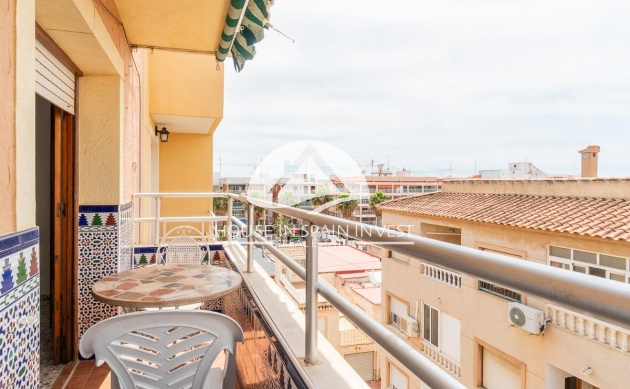 Resale - Apartment  - Torrevieja - Playa de los Naufragos