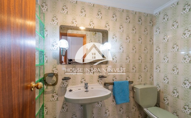 Resale - Apartment  - Torrevieja - Playa de los Naufragos