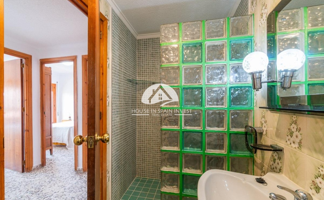 Resale - Apartment  - Torrevieja - Playa de los Naufragos