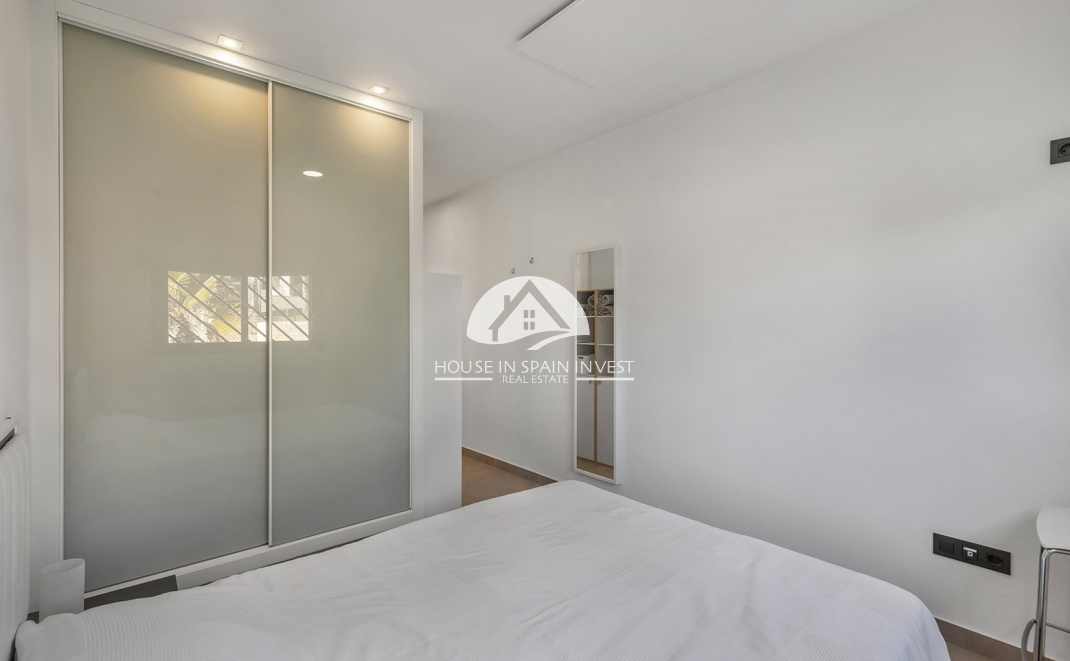 Resale - Apartment  - Torrevieja - Punta Prima  