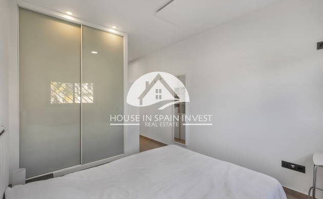 Resale - Apartment  - Torrevieja - Punta Prima  