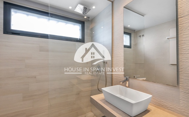 Resale - Apartment  - Torrevieja - Punta Prima  