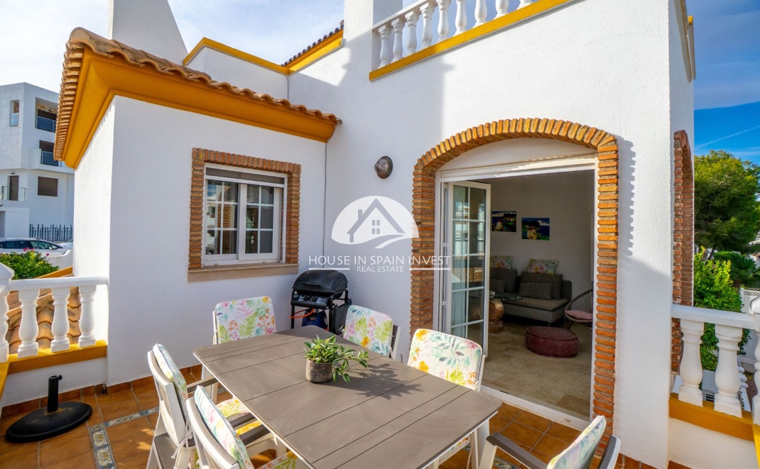 Resale - Villa - Orihuela Costa - Villamartín
