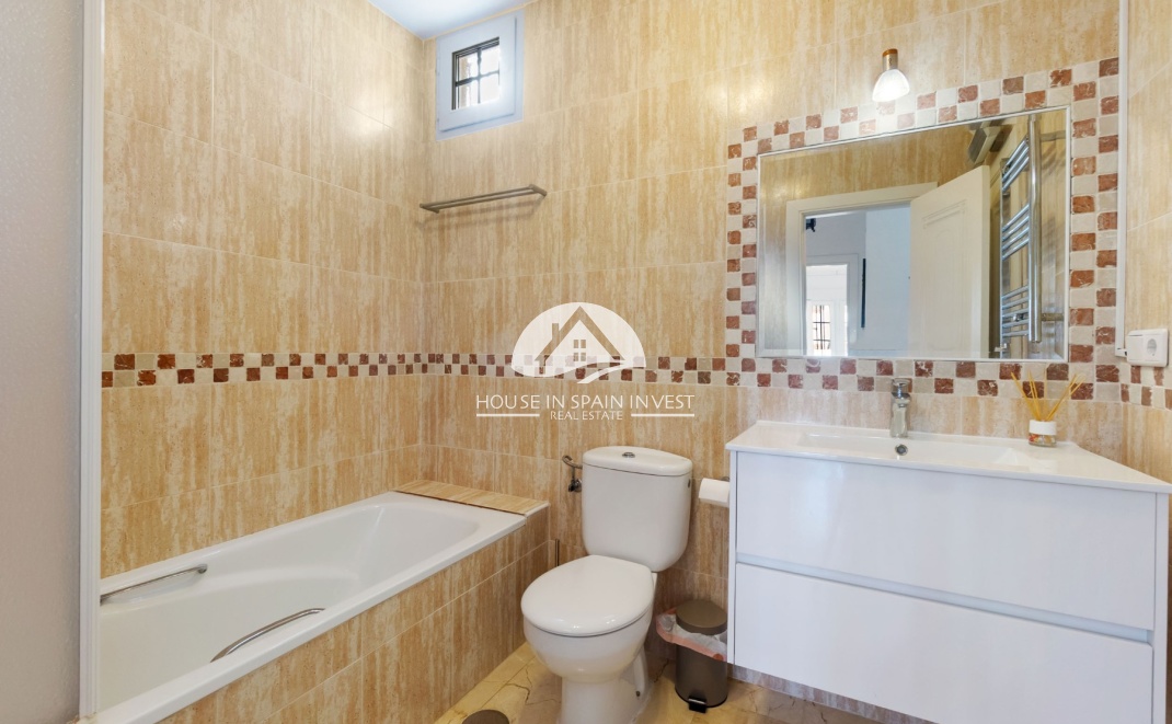 Resale - Villa - Orihuela Costa - Villamartín