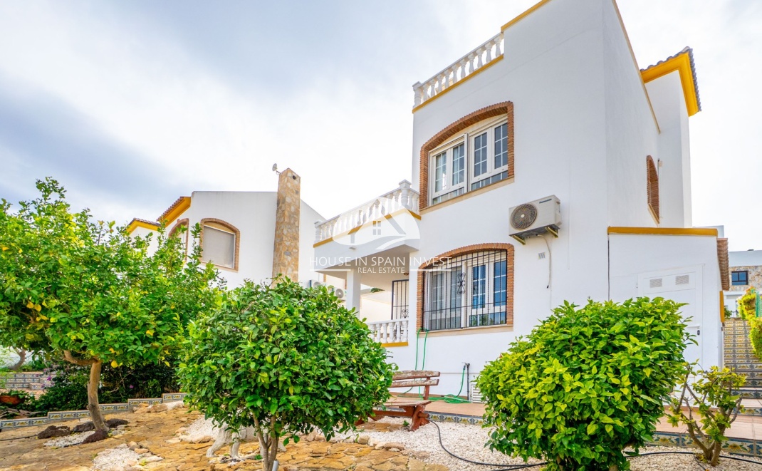 Resale - Villa - Orihuela Costa - Villamartín