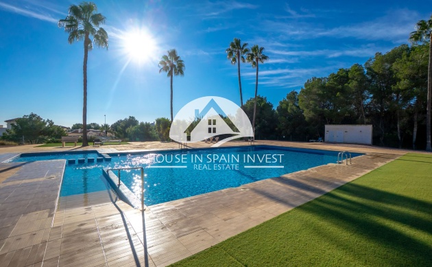 Resale - Villa - Orihuela Costa - Villamartín