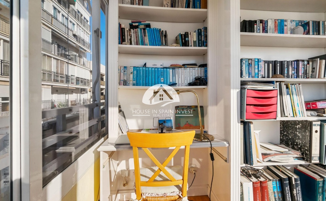 Resale - Apartment  - Torrevieja - Centro