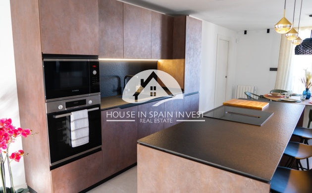 Resale - Apartment  - Orihuela Costa - La Zenia