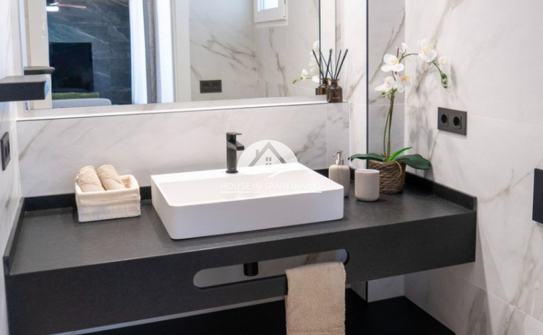 Resale - Apartment  - Orihuela Costa - La Zenia