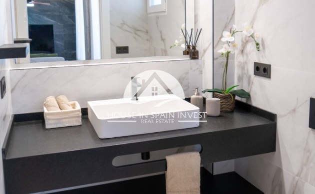 Resale - Apartment  - Orihuela Costa - La Zenia