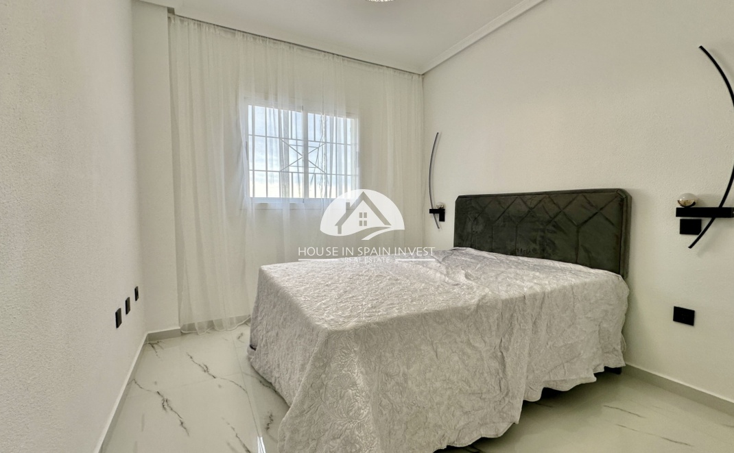 Resale - Apartment  - Orihuela Costa - Playa Flamenca