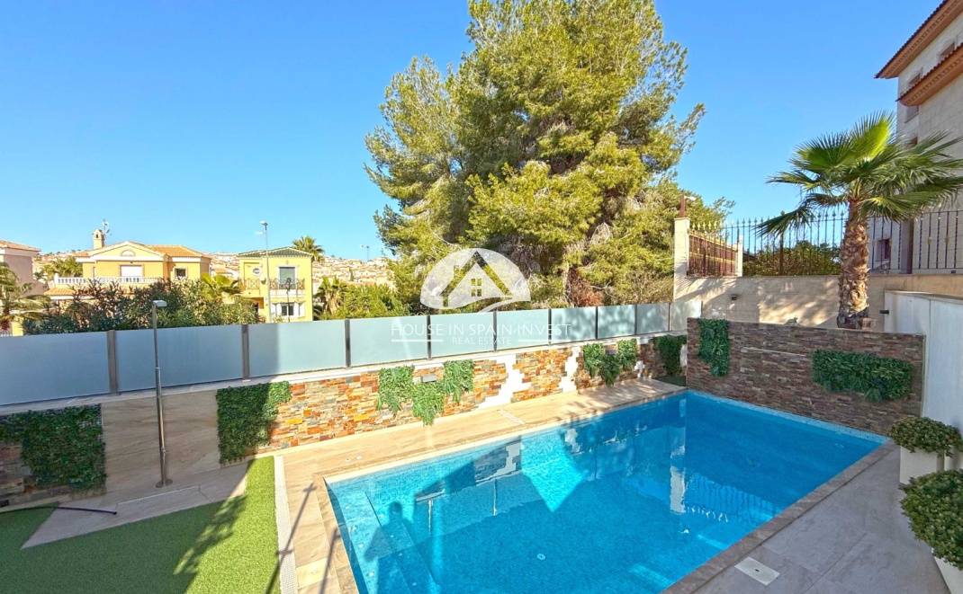 Herverkoop - Villa - Orihuela Costa - Villamartín