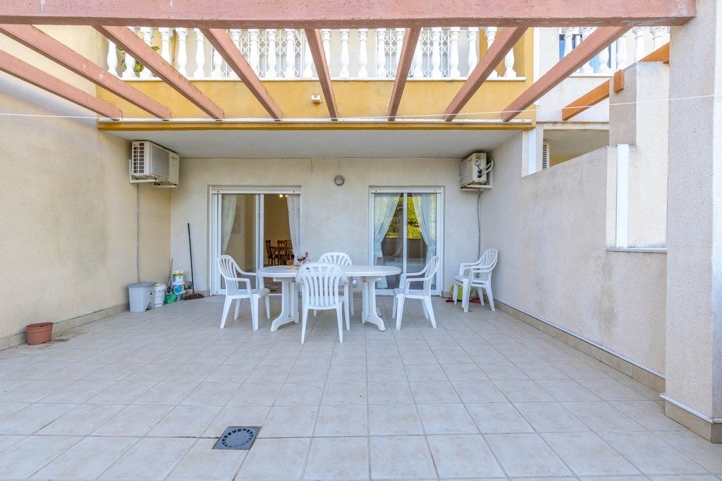 Gelijkvloers appartement te koop met 2 terrassen in Dehesa de Campoamor, zone Altos de Campoamor.